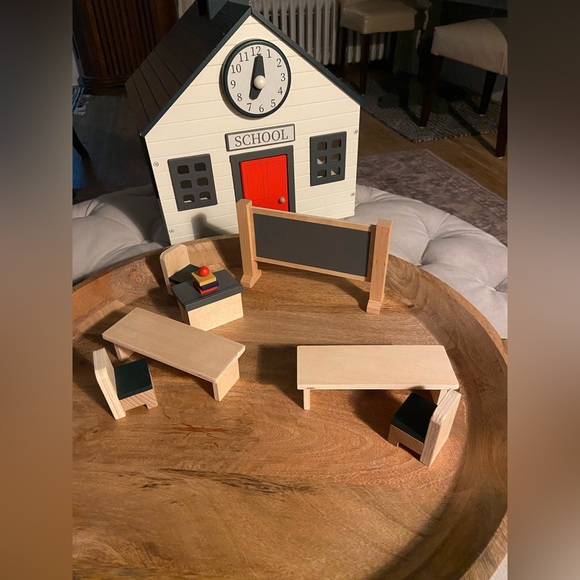 Magnolia Schoolhouse- wooden - Picture 2 of 5